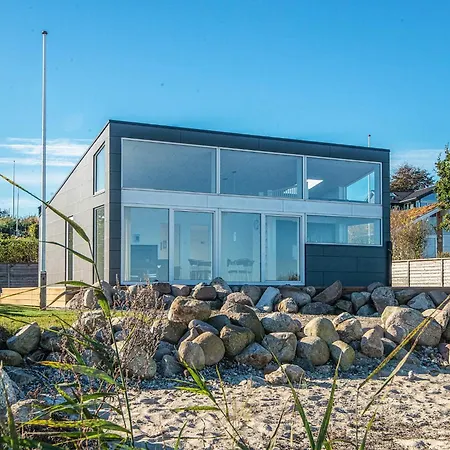 Panoramic Retreat-by Traum *