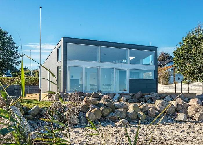 Panoramic Retreat-by Traum *